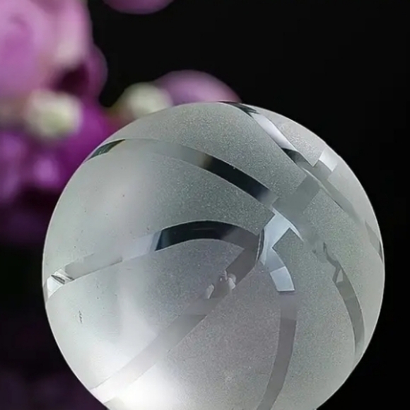Crystal Basketball 🏀 (40 mm) - Picture 2 of 11